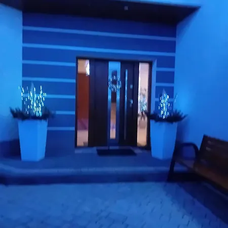 Проживание в семье Aura